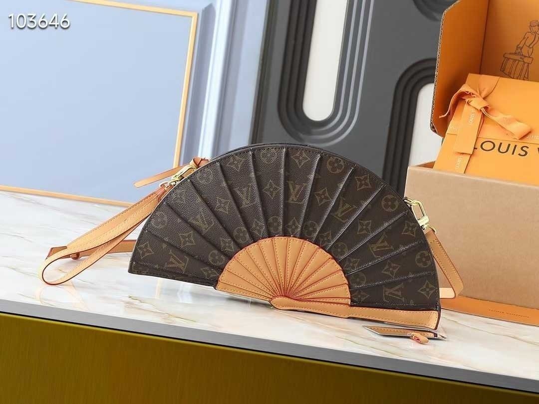 루이비통 부채 클러치 크로스