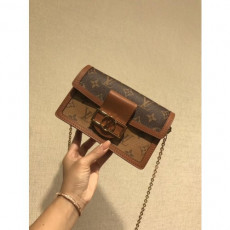  루이비* 도핀 체인 미니백 m68746