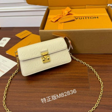 루이비* 월릿 온 체인 메티스 m82637