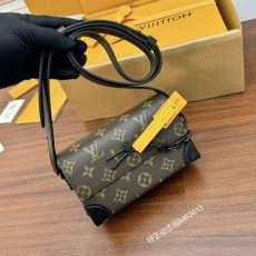 루이비* 스티머 웨어러블 월릿 m83613