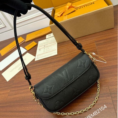 루이비* 월릿 온 체인 아이비 m82154