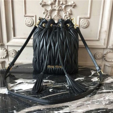 miumiu 미우미* 마테라쎄 버킷백