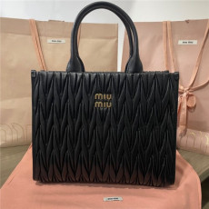 miumiu 미우미* 마테라쎄 나파 가죽 토트백 라지 5bg258