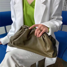 보테*베네* 버터카프 파우치백 라지 576227