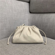보테*베네* 버터카프 파우치백 미디움 585852