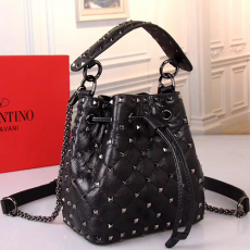 발렌티* 스파이크 버킷백 garavani rockstud spike bag v68000