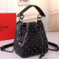 발렌티* 스파이크 버킷백 garavani rockstud spike bag v68000