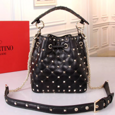 발렌티* 스파이크 버킷백 garavani rockstud spike bag v68000