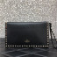 발렌티* 락스터드 스트랩 플랩 클러치백 b0399-3