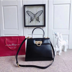 ferragamo페레가* 간치니 탑 핸들백 25cm 21e889-1