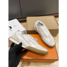 에르메* 스니커즈