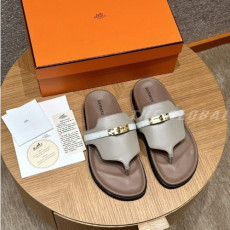 에르메* 엠파이어 켈리 버클 샌들