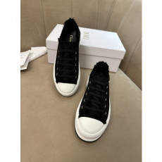 디* 스니커즈