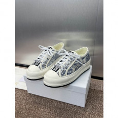 디* 스니커즈