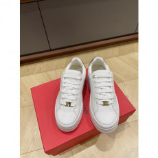 페레가* 스니커즈