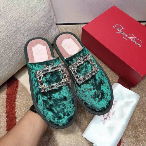 roger-vivier 로저비비* 호텔 비비에 크리스탈 버클 벨벳 슬리퍼 이지아