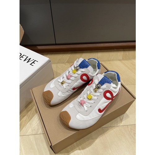 로에* 스니커즈