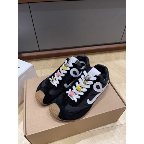 로에* 스니커즈
