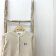 comme des garco** 꼼데가르* 화이트와펜 u넥 가디건