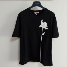발렌티* 24ss 핸드메이드 로즈 포지셔닝 티셔츠