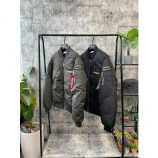 vetements 베트멍 패치항공 패딩점퍼