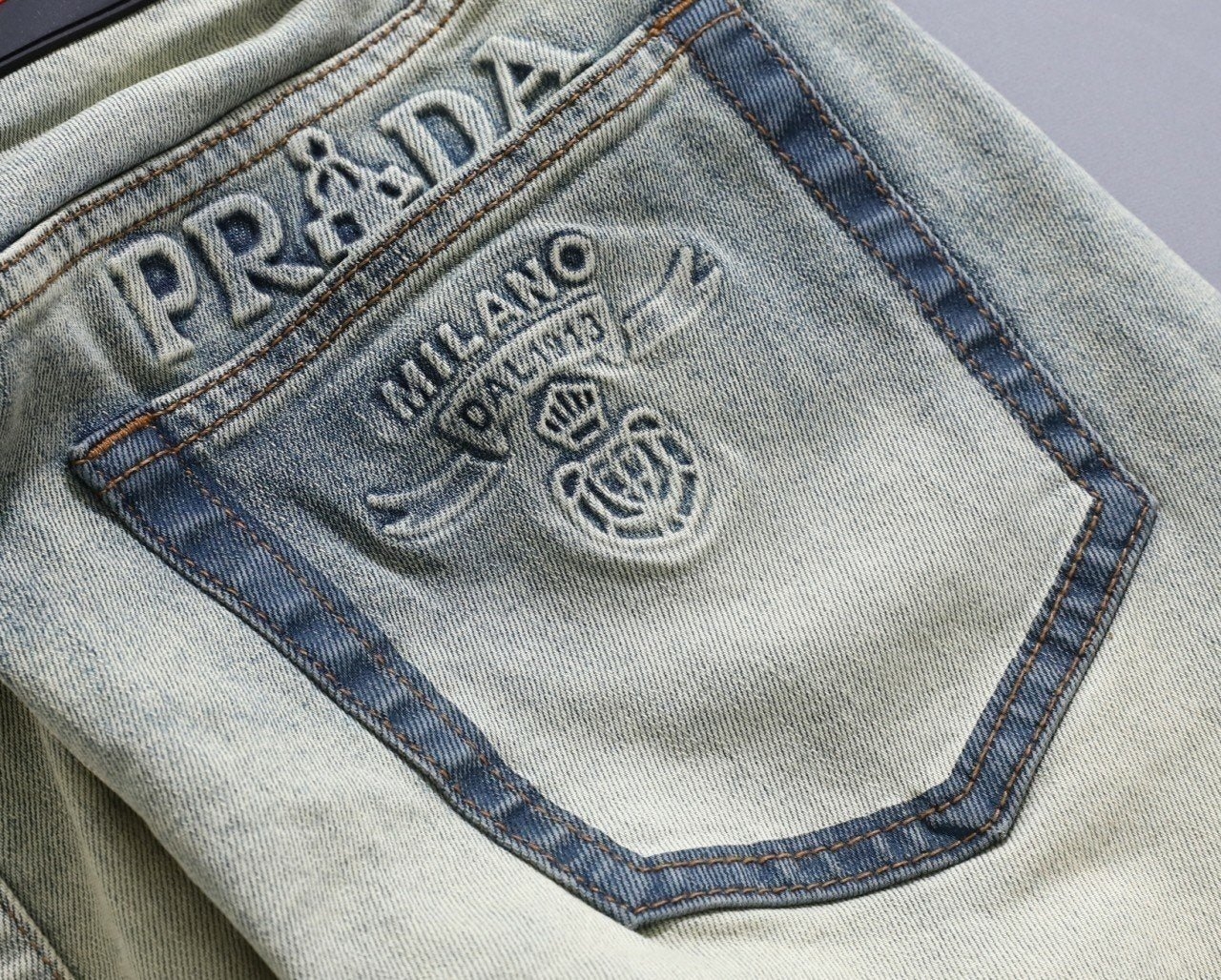 프라다 레드라벨 포켓 로고 워싱 데님 팬츠