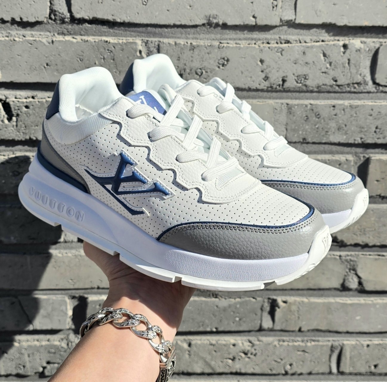 루이비통 클래식 스니커즈 (풀박스구성)