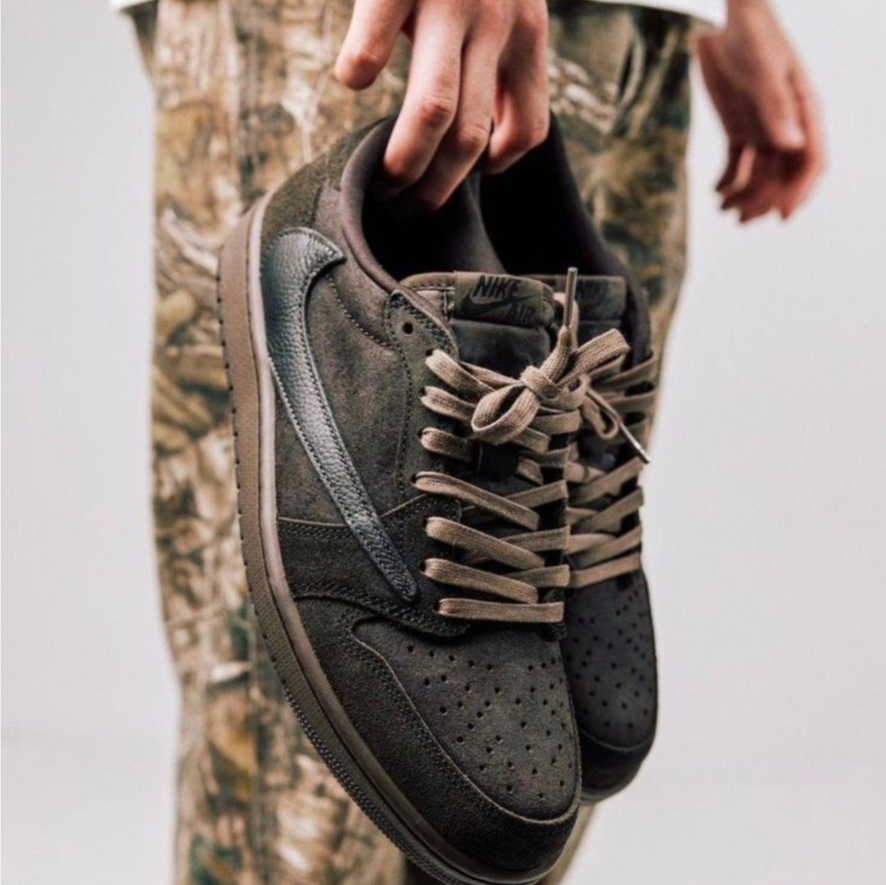 나이키X트레비스스캇 조던1 다크 모카(풀박스구성)