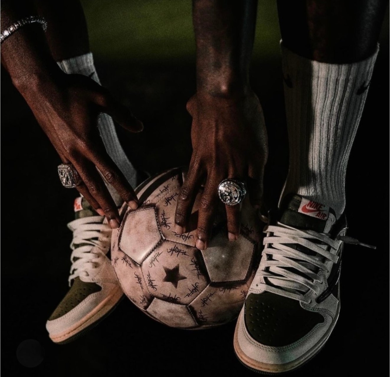 나이키 조던1 X 트레비스스캇 리버스 올리브(풀박스구성)