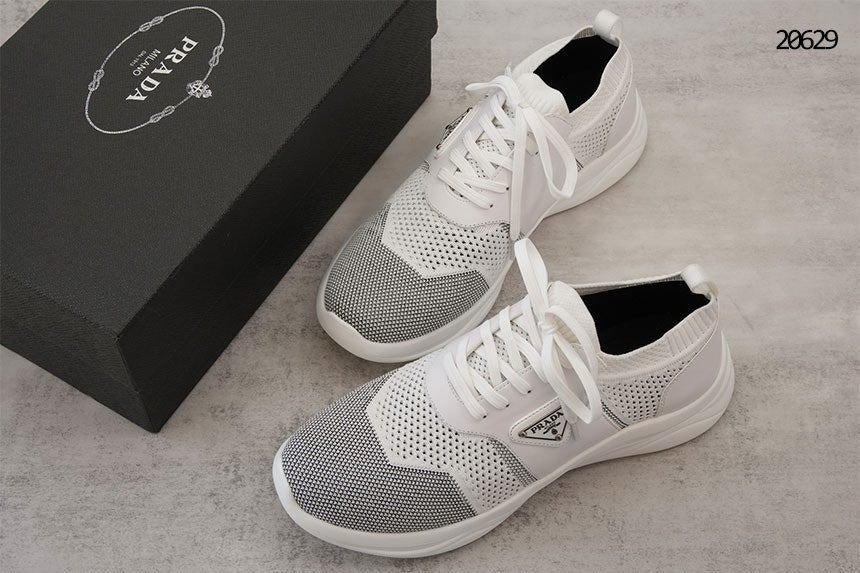 프라다 테크닉컬 패브릭 스니커즈