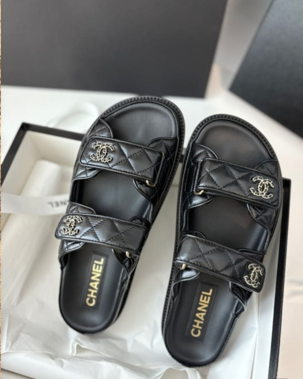 샤넬 벨크로 램스킨 뮬