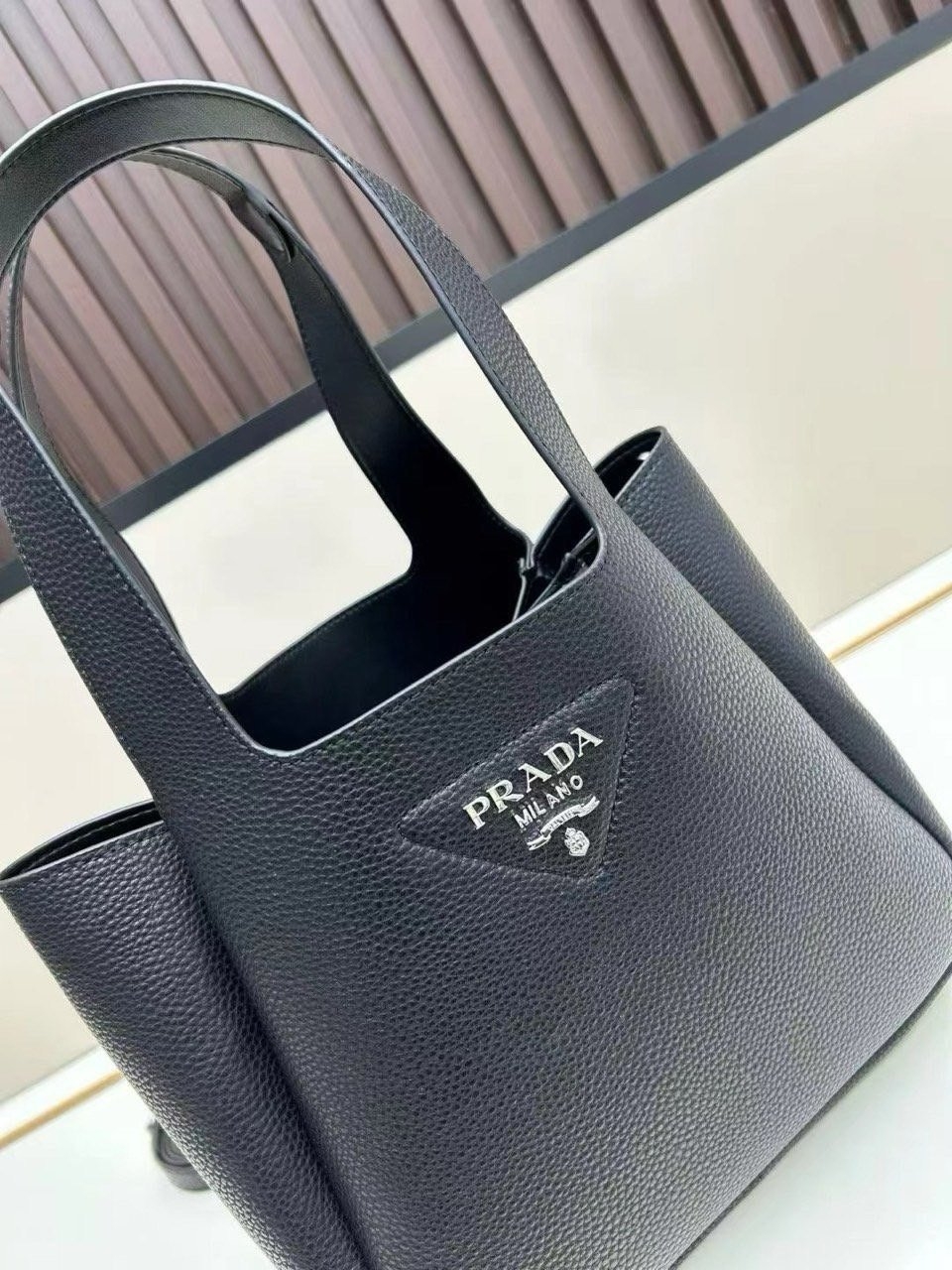 프라다 비텔로 다이노레더 토트백