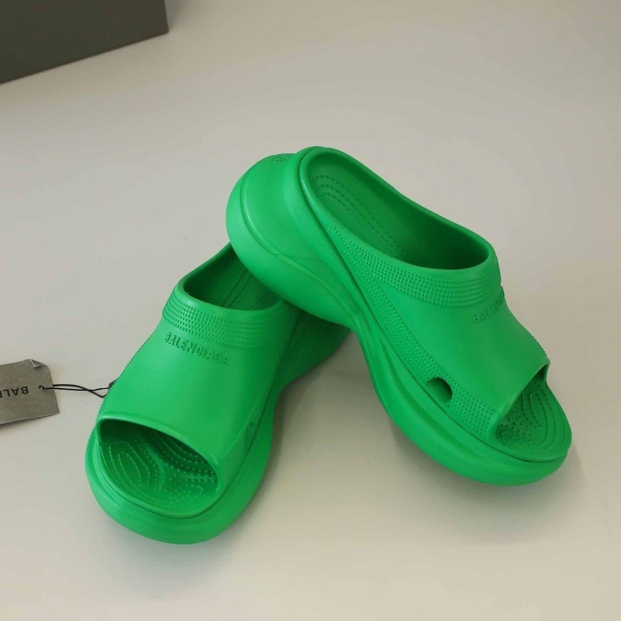 발렌시아가 샌드풀 Crocs 러버 여성