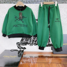 AR*TERYX 23 아동 운동복 세트