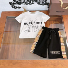 BBR's*캐비닛과 같은 스타일의 투피스 라운드넥 남아 세트