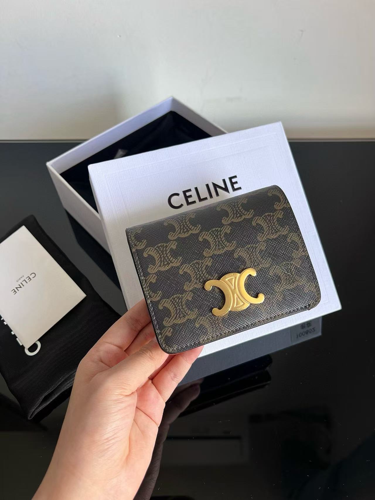 셀린느 트리옹프 컴팩트 지갑