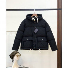 프라다 25SS 패딩