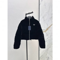 프라다 벨벳 다운 패딩